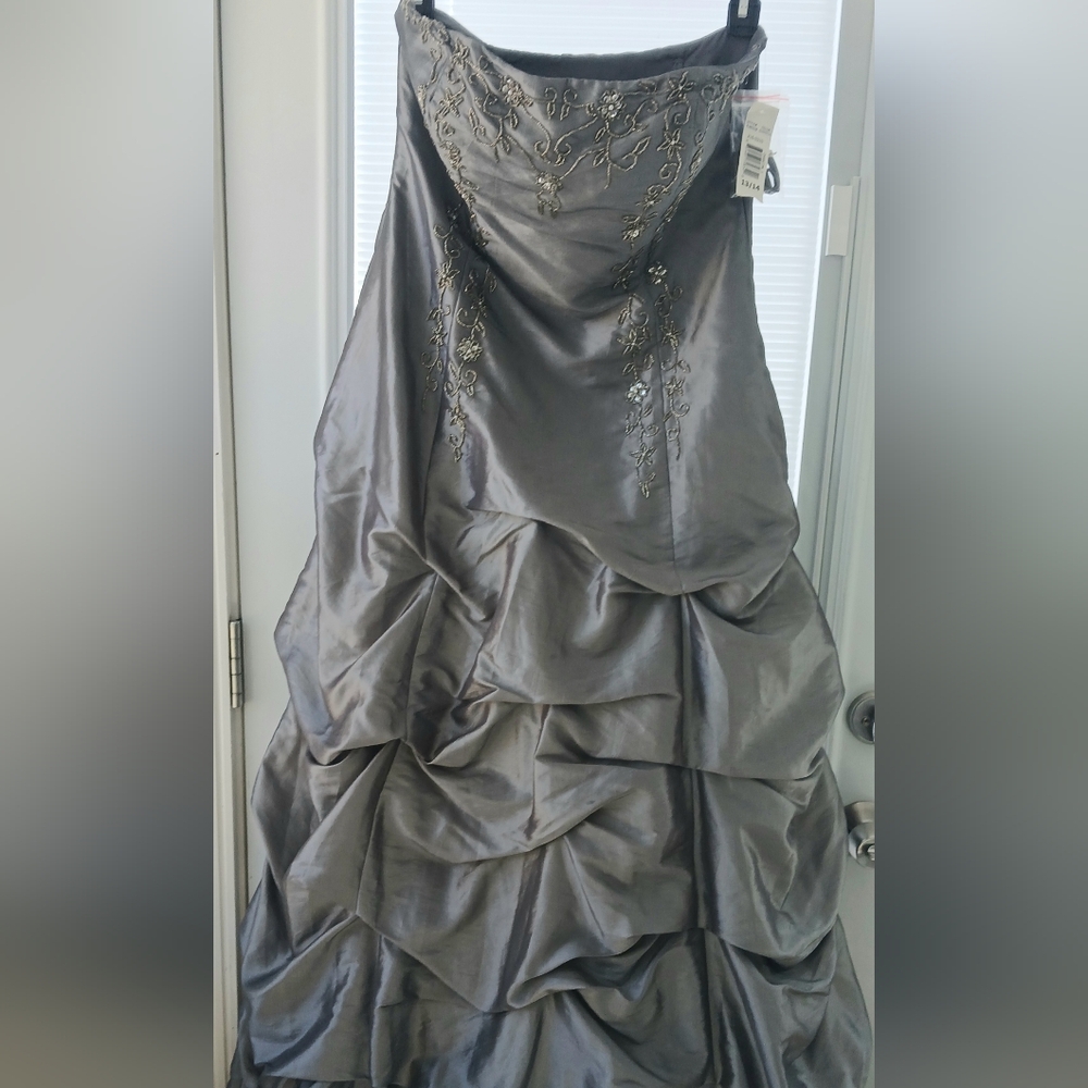 Elegant Gunmetal Strapless Gown with Embroidery